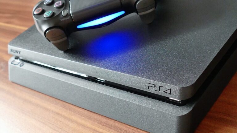 初心者でも安心】PS4がセーフモードすら起動しないときの原因と対処法